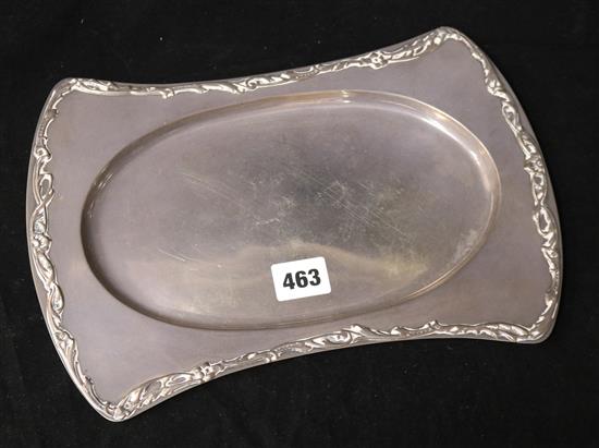 A George V silver tray/stand by Elkington & Co, London, 1910, 14 oz.